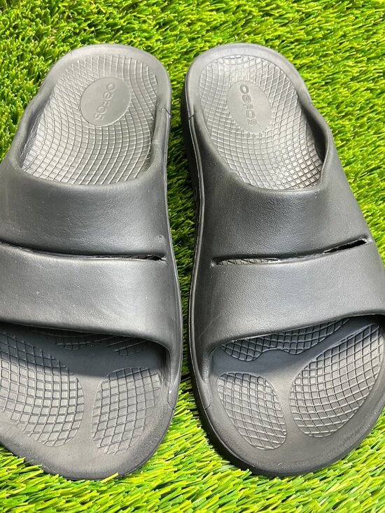 Oofos OOahh Mens Size 8 All Black Beach Walking Outdoor Recovery Slide Sandals main image 9